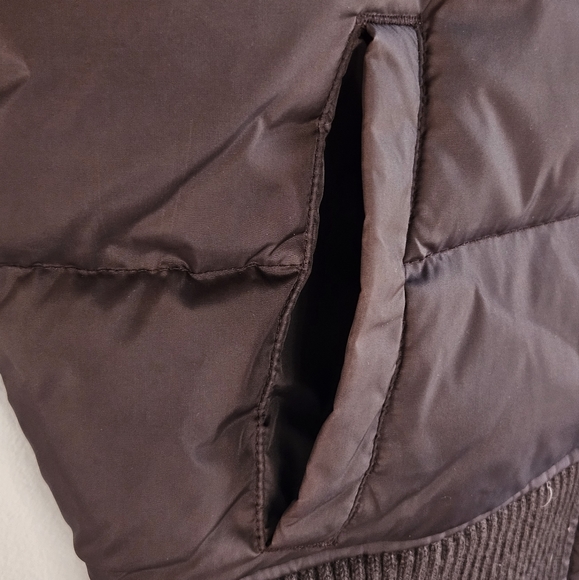 Old Navy Frost-Free Down Winter Vest in Women's M - Picture 6 of 13